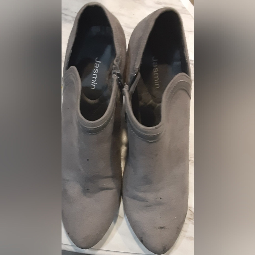 Jasmin Ankle Boots in a sz 12